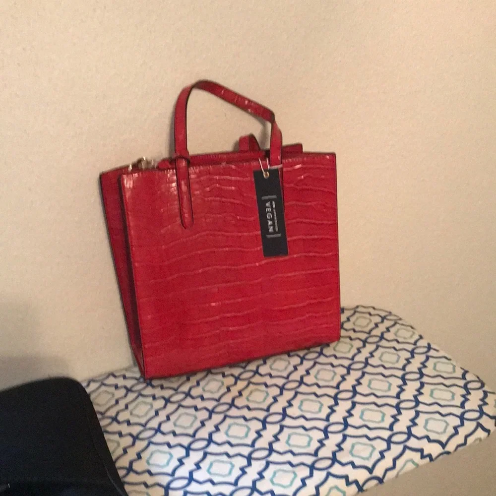 Red purse - Picture 1 of 1